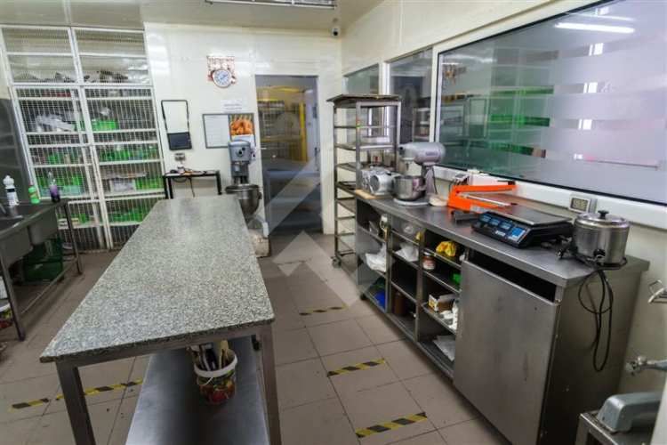 LOCAL COMERCIAL Las Americas con Comercio