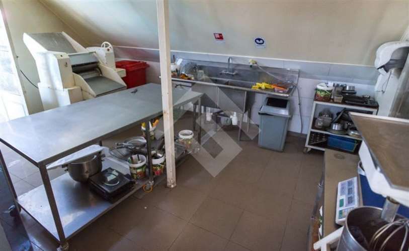 LOCAL COMERCIAL Las Americas con Comercio