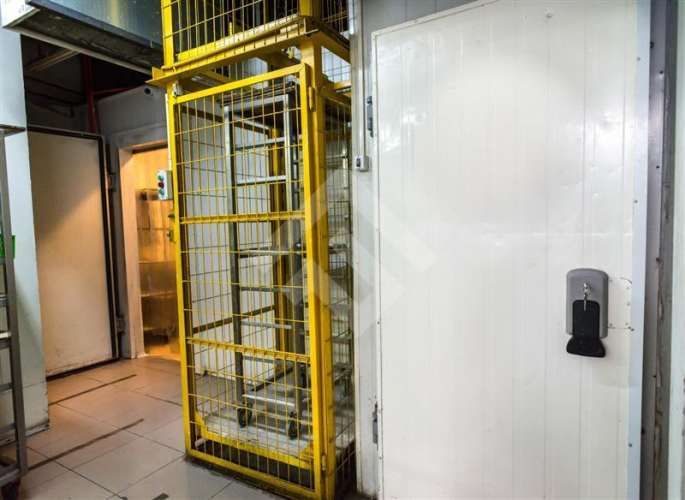 LOCAL COMERCIAL Las Americas con Comercio