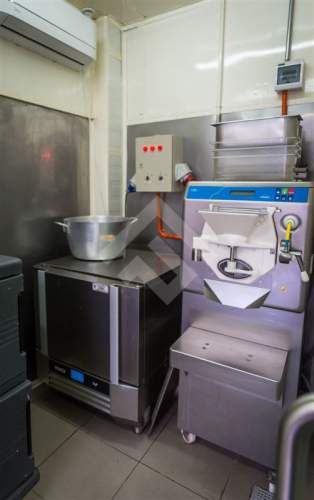 LOCAL COMERCIAL Las Americas con Comercio