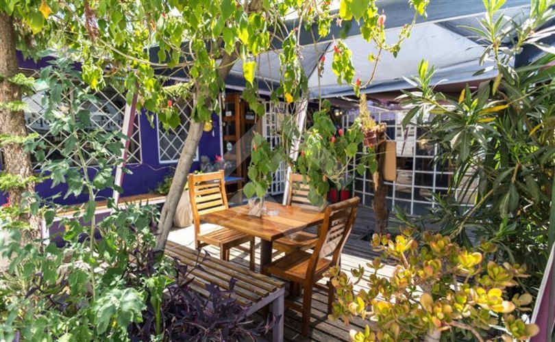 LOCAL COMERCIAL Las Americas con Comercio