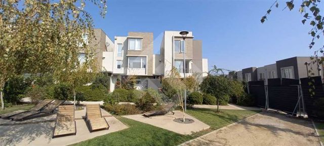 CASA Sánchez Fontecilla/ Av. Quilín