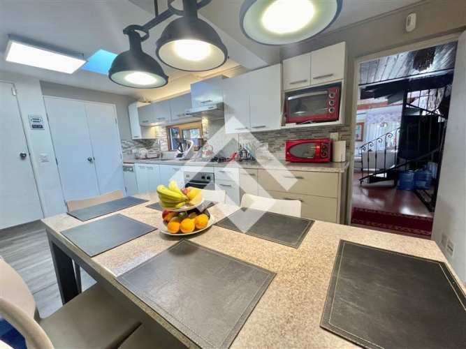 CASA Hernando De Aguirre / Plaza Urugay