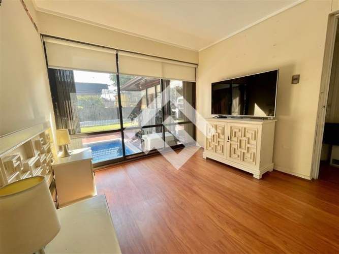 CASA Hernando De Aguirre / Plaza Urugay