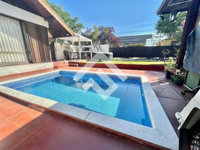 CASA Hernando De Aguirre / Plaza Urugay