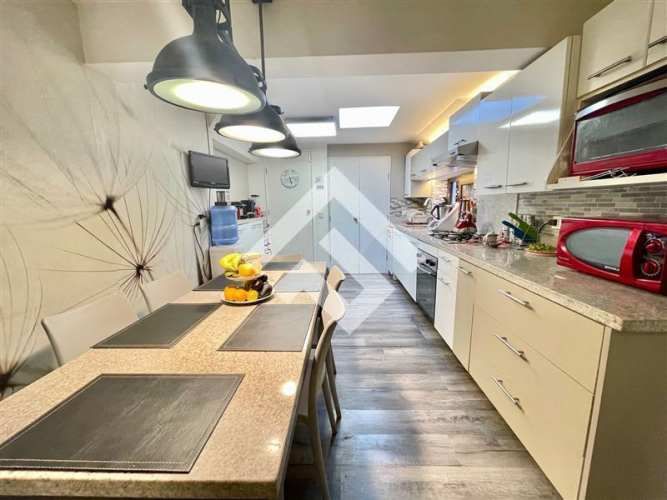 CASA Hernando De Aguirre / Plaza Urugay