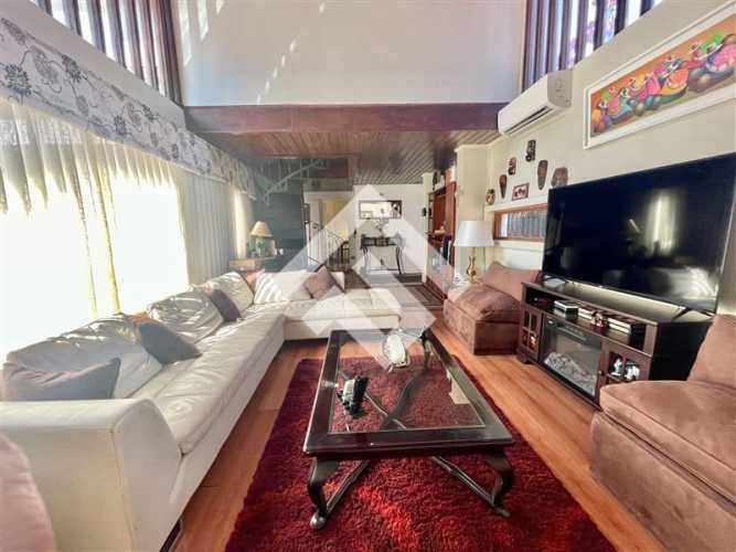 CASA Hernando De Aguirre / Plaza Urugay