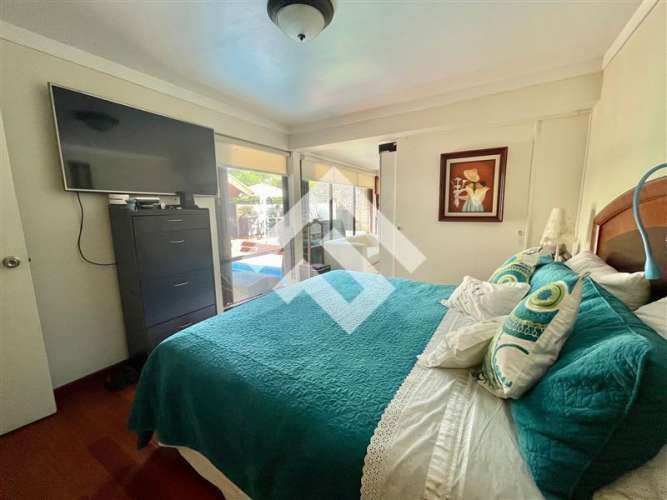 CASA Hernando De Aguirre / Plaza Urugay