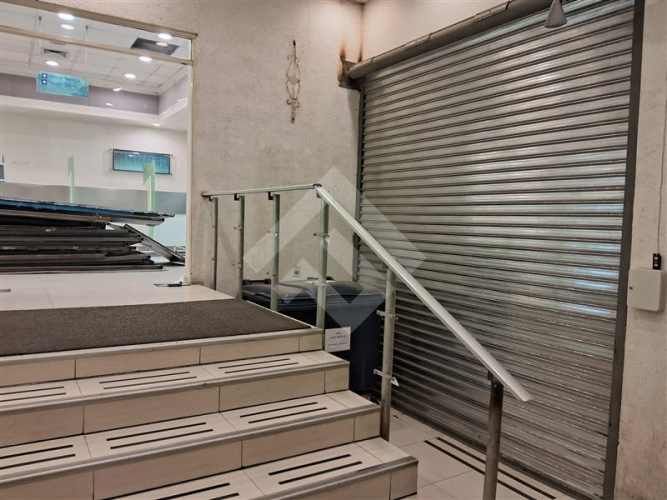 LOCAL COMERCIAL 1 sur