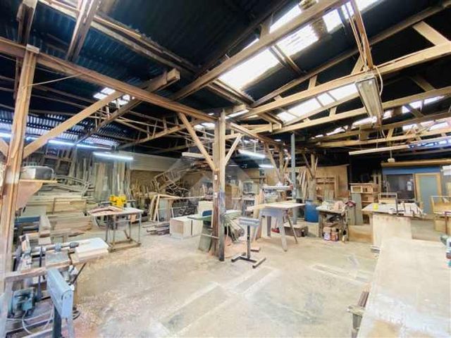 LOCAL COMERCIAL Carlos Silva Vildósola/ Sierra Bella