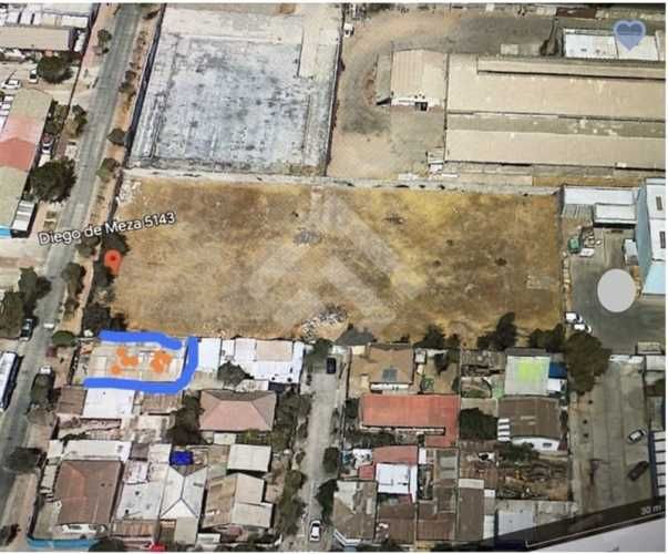 BODEGA Piramide / Diego Meza