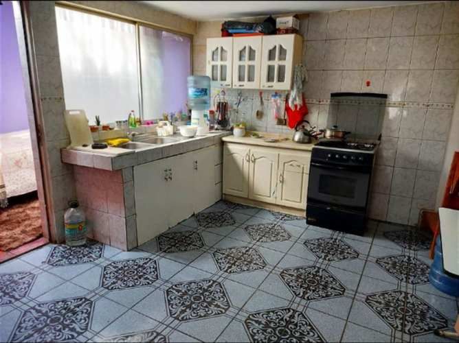 CASA A una cuadra de San Martin entrando por Pedro Lira