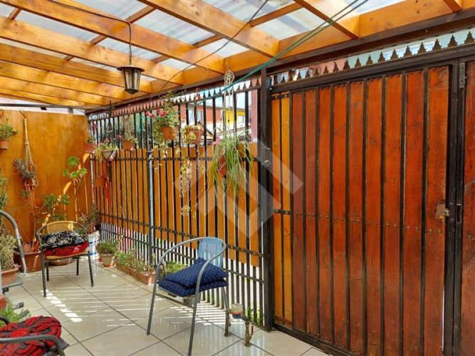 CASA A una cuadra de San Martin entrando por Pedro Lira