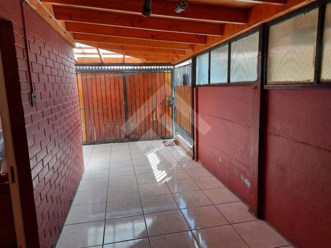 CASA A una cuadra de San Martin entrando por Pedro Lira