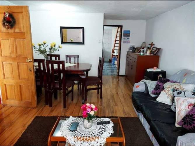 CASA A una cuadra de San Martin entrando por Pedro Lira