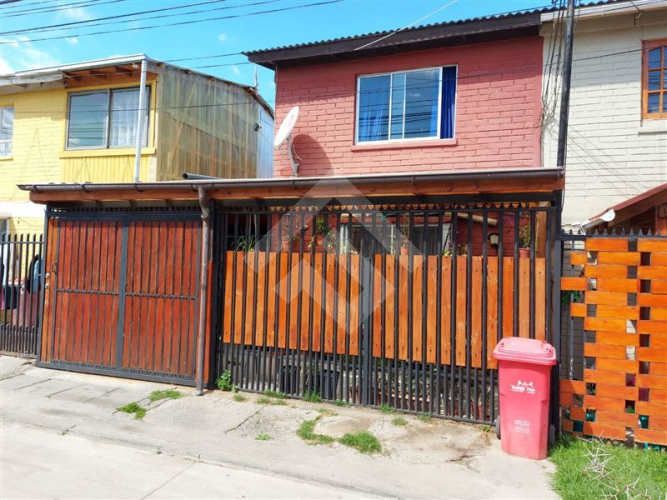 CASA A una cuadra de San Martin entrando por Pedro Lira