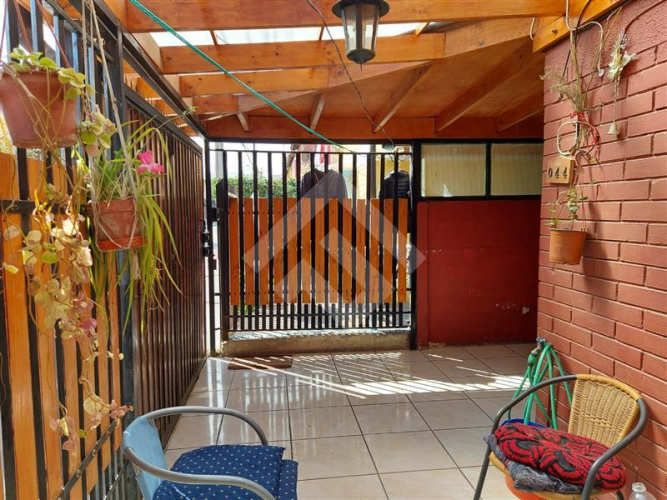 CASA A una cuadra de San Martin entrando por Pedro Lira