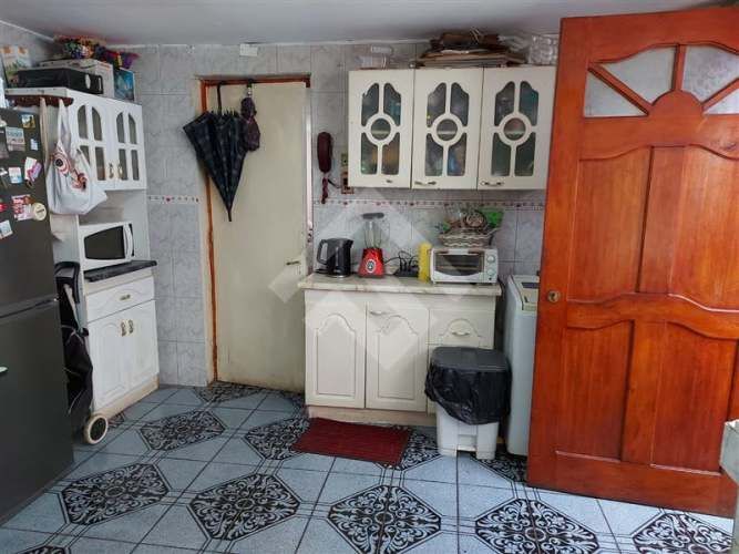 CASA A una cuadra de San Martin entrando por Pedro Lira