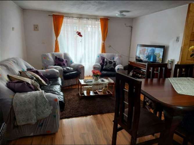 CASA A una cuadra de San Martin entrando por Pedro Lira