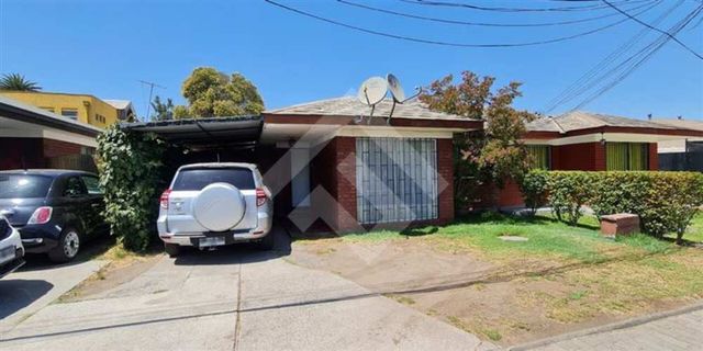 CASA Balmaceda / Domingo Toro Herrera