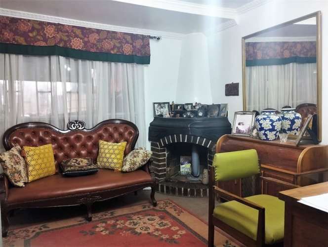 CASA Doctor Lucas Sierra / Autopistas