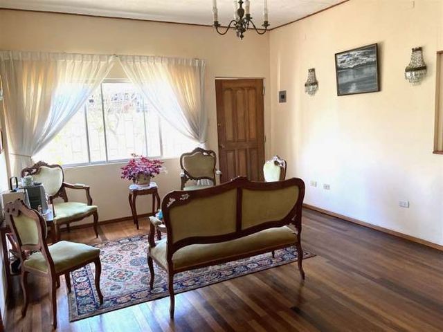 CASA Se vende casa en Recreo cercana a la Universidad de Viña del Mar.