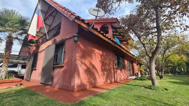 CASA calle Venezuela entre Rojas Magallanes y Enrique Olivares