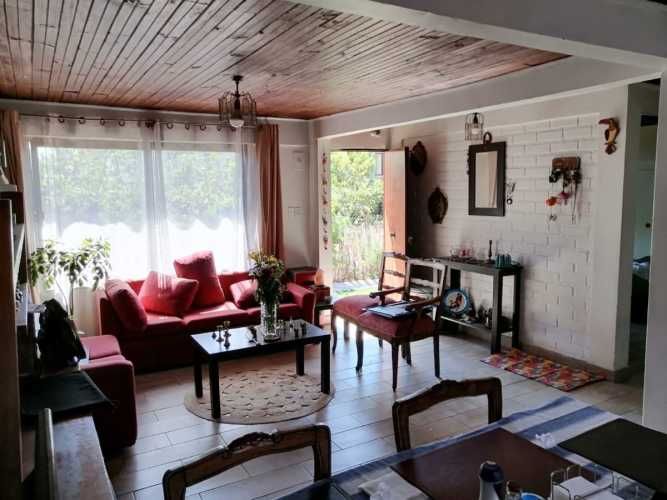 CASA Simon Bolivar / Valenzuela Llanos