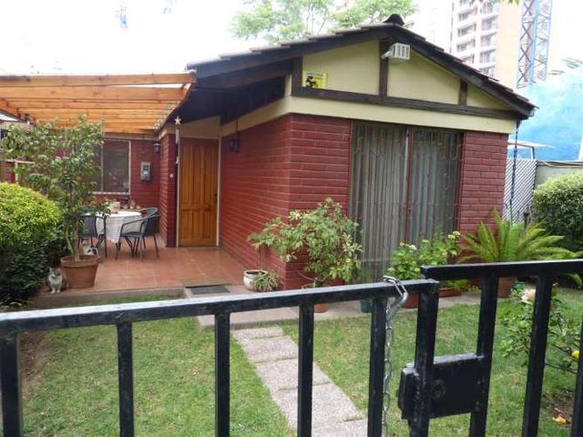 CASA Avenida Macul/Rodrigo de Araya.