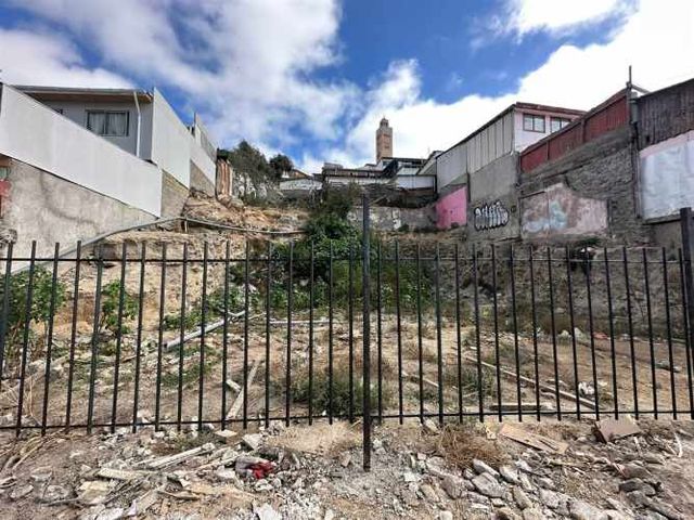 SITIO a cuadras de Mall Vivo