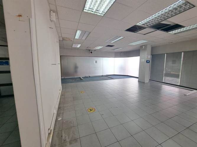 LOCAL COMERCIAL Edificio Las Raices