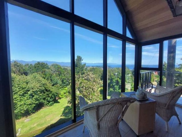 CASA Amplia casa con Quincho, Bodega y Cancha de Tenis - Lomas de Reloncaví