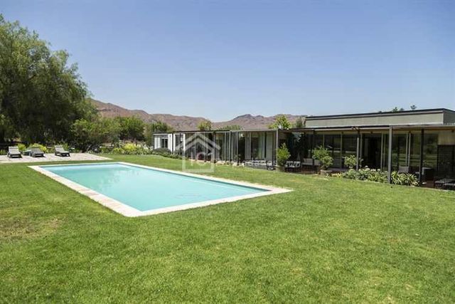 CASA Brisas de Chicureo