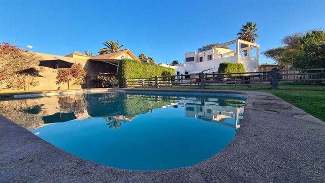 CASA Amplia Casa en venta en calle San Roman, a pasos de Parque Schneider.