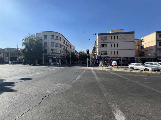 LOCAL COMERCIAL Av. 10 de julio / Arturo Prat