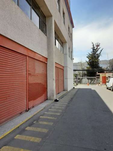 BODEGA Américo Vespucio / Santa Clara