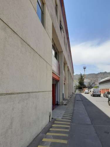 BODEGA Américo Vespucio / Santa Clara