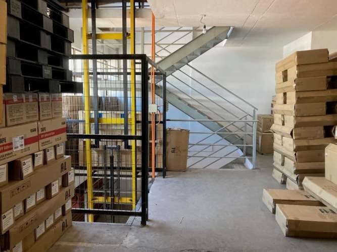 BODEGA Américo Vespucio / Santa Clara