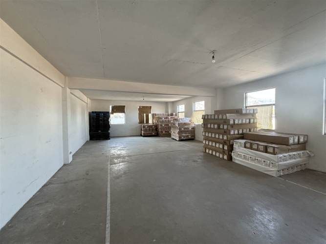 BODEGA Américo Vespucio / Santa Clara