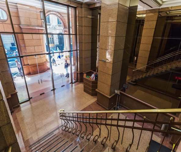 LOCAL COMERCIAL Moneda - Bandera