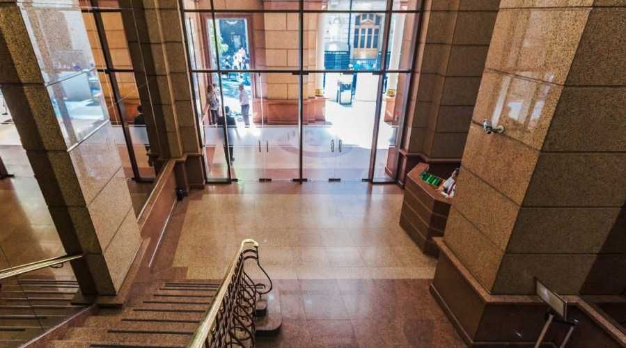 LOCAL COMERCIAL Moneda - Bandera