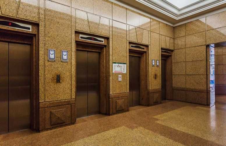 LOCAL COMERCIAL Moneda - Bandera