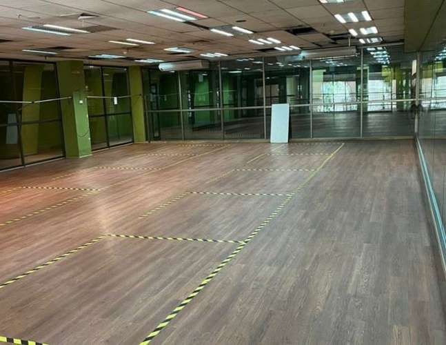 LOCAL COMERCIAL Moneda - Bandera