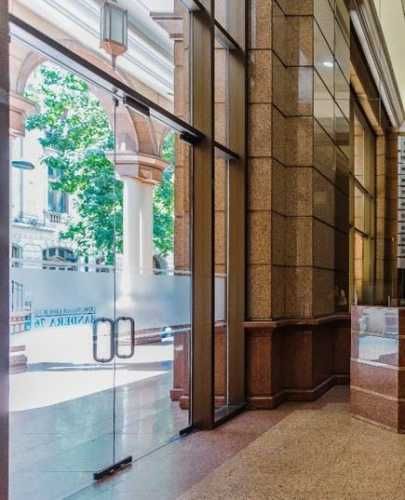 LOCAL COMERCIAL Moneda - Bandera