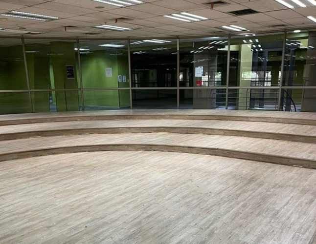 LOCAL COMERCIAL Moneda - Bandera