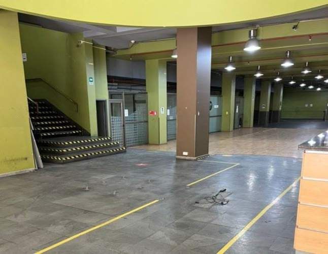 LOCAL COMERCIAL Moneda - Bandera