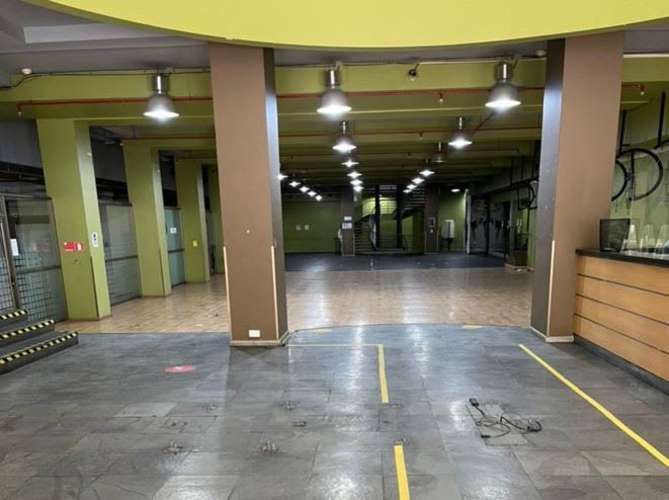 LOCAL COMERCIAL Moneda - Bandera