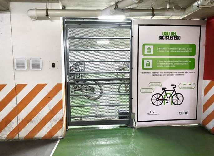 LOCAL COMERCIAL Av. Vitacura - Los Abedules - Costanera Norte