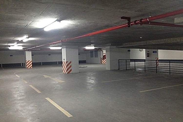 LOCAL COMERCIAL Av. Vitacura - Los Abedules - Costanera Norte