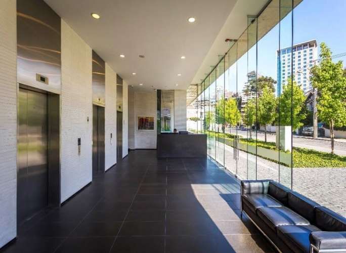 LOCAL COMERCIAL Av. Vitacura - Los Abedules - Costanera Norte